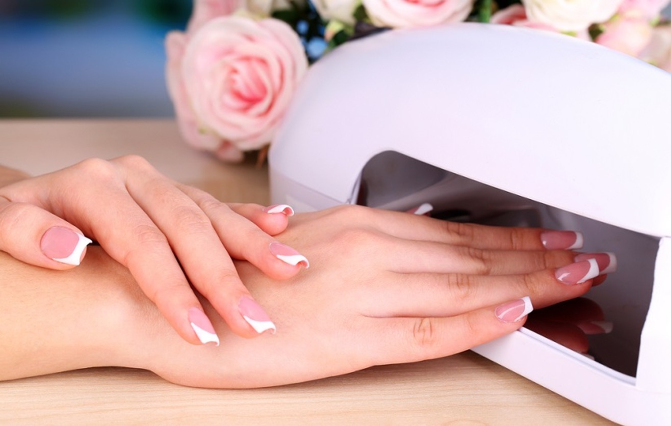 ژلیش ناخن چقدر ماندگاری دارد؟ دوام، عوامل موثر و روش‌های افزایش عمر لاک ژل